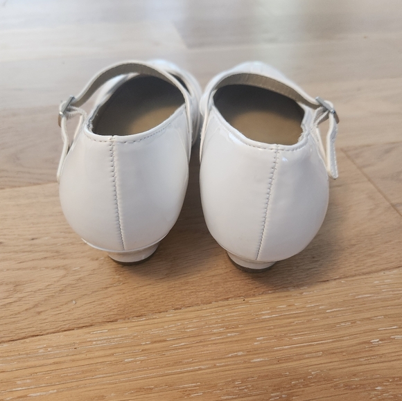 THE CHILDREN'S PLACE | NWOT Mary Jane style shoes with little heels - Picture 4 of 7